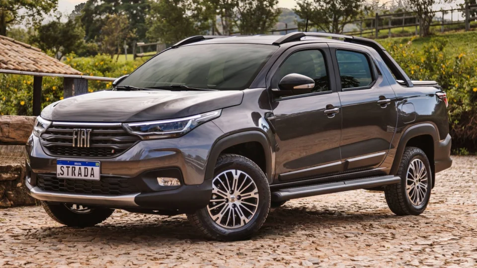Fiat Strada 2022 chega com câmbio automático e nova versão Ranch