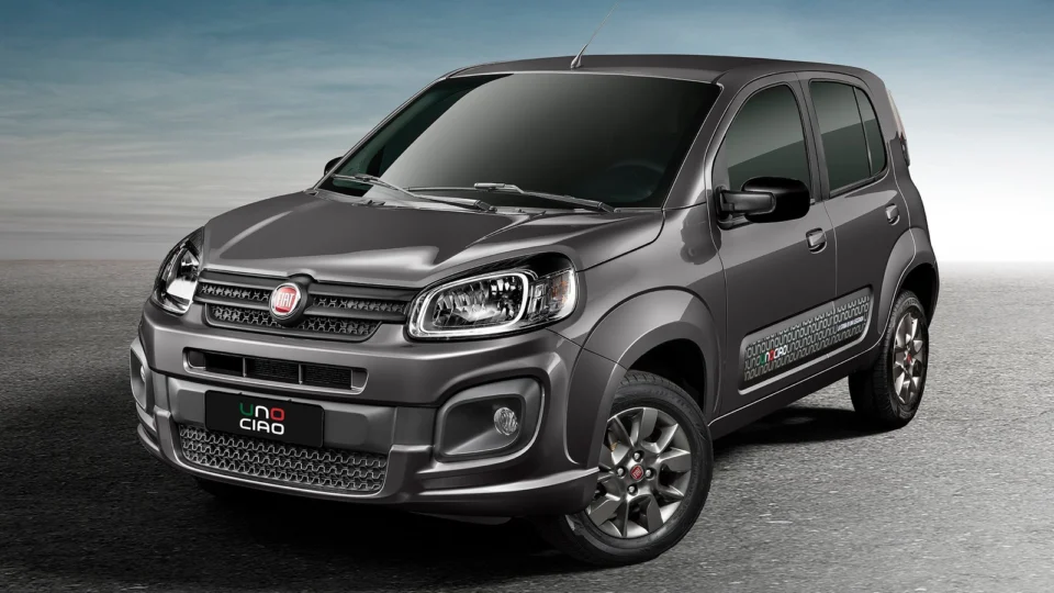 Fiat Uno sai de linha após 37 anos de produção com a série de despedida ‘Ciao’