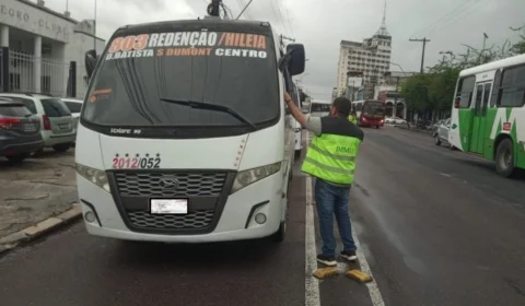 Micro-ônibus executivos são fiscalizados no centro de Manaus