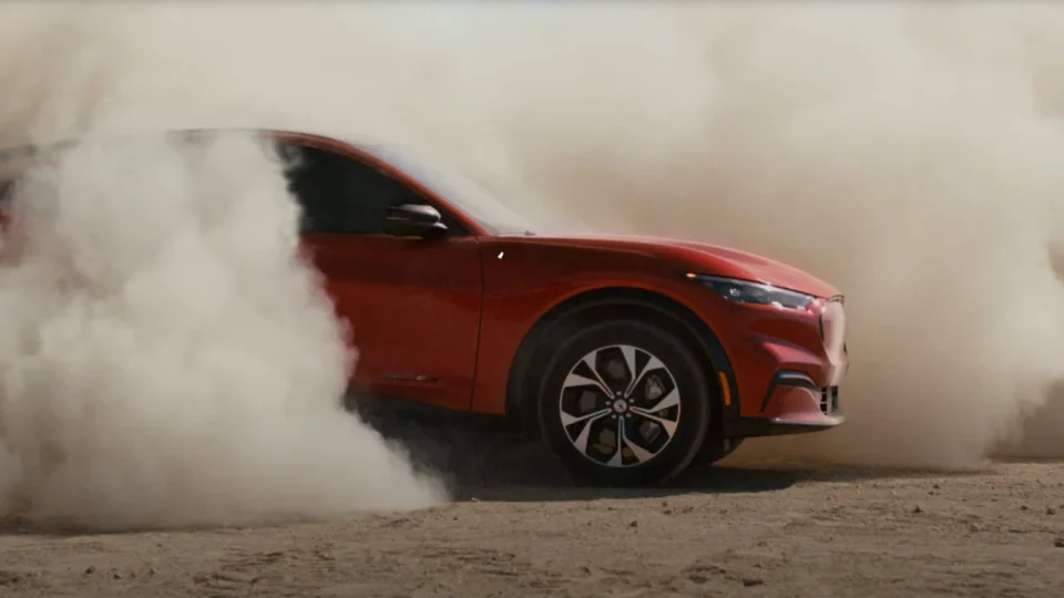 Mustang Mach-E elétrico surge em vídeo promocional da Ford