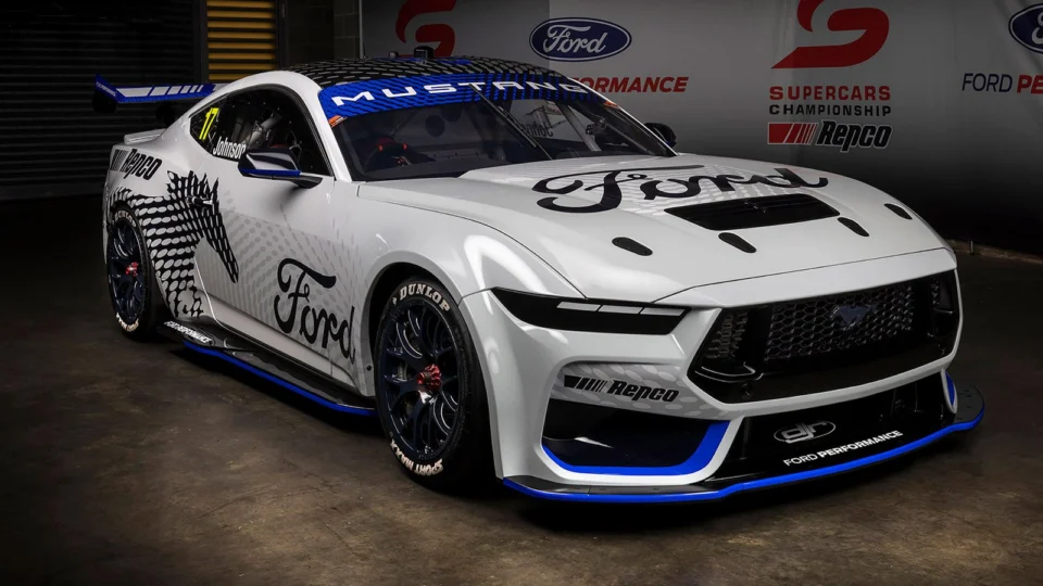 Ford revela o primeiro modelo de corrida do Mustang de nova geração