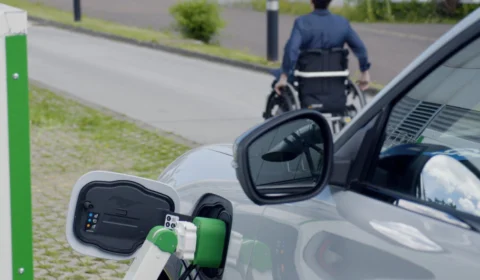 País emplacou mais de 30 mil carros elétricos em 2023, crescendo 58% em relação à 2022