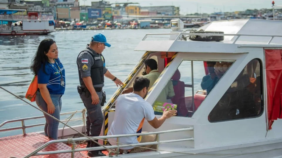 Fiscalização de transportes turísticos é iniciado em Manaus