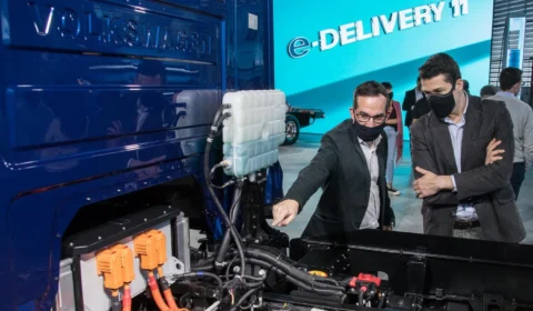 VW Caminhões quintuplica treinamentos em eletromobilidade