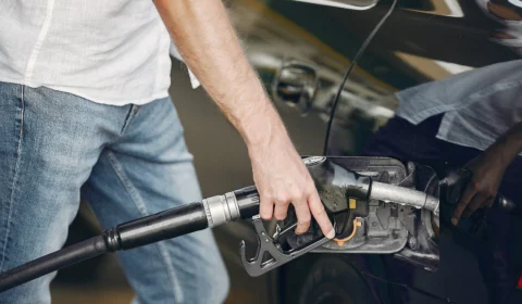 Gasolina ou etanol? Qual vale a pena na hora de abastecer o carro