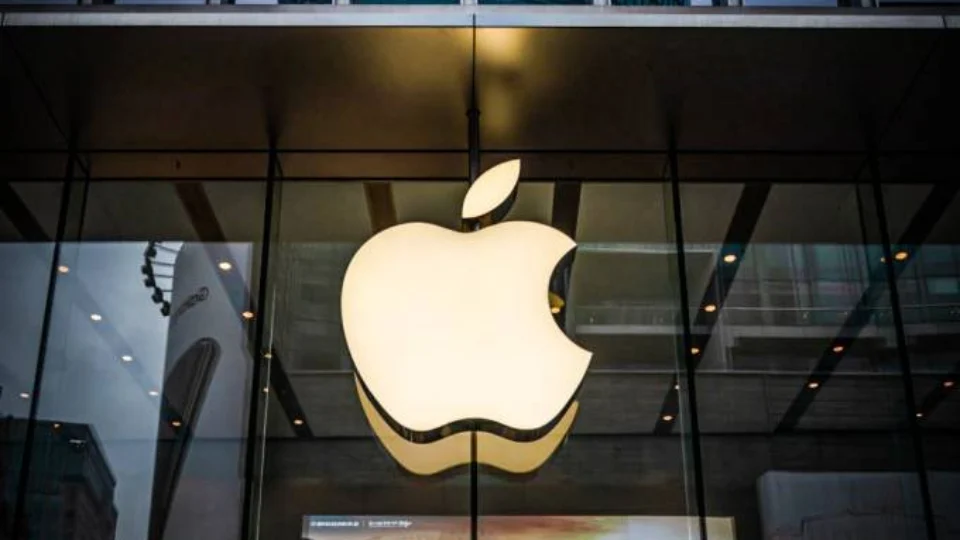 Apple desenvolve tecnologia para ampliar uso do iPhone em carros