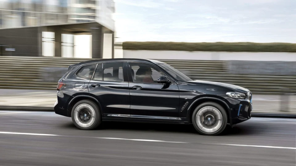 Pré-venda de BMW iX3 M Sport começa no Brasil