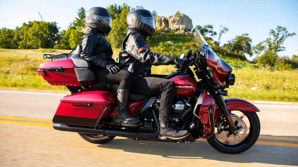 Harley-Davidson do Brasil dá dicas de pilotagem com garupa