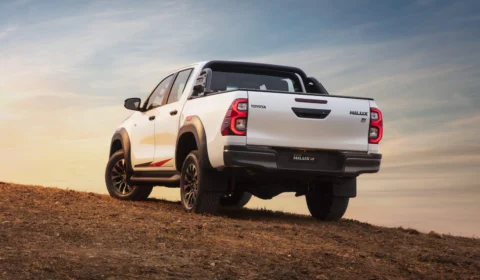 TOYOTA GAZOO Racing amplia portfólio com dois novos produtos: Hilux GR-S e Corolla Cross GR-Sport