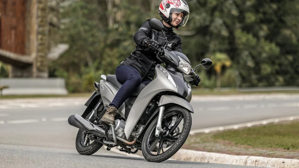 Honda Biz 2023 é lançada no Brasil por R$ 13.110
