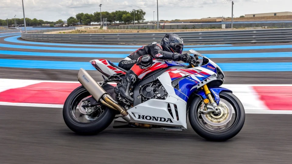 Honda apresenta nova CBR 1000RR-R Fireblade SP 2023