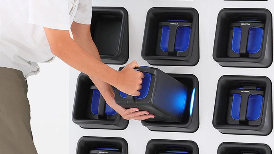 Honda inicia a comercialização da estação de baterias intercambiáveis