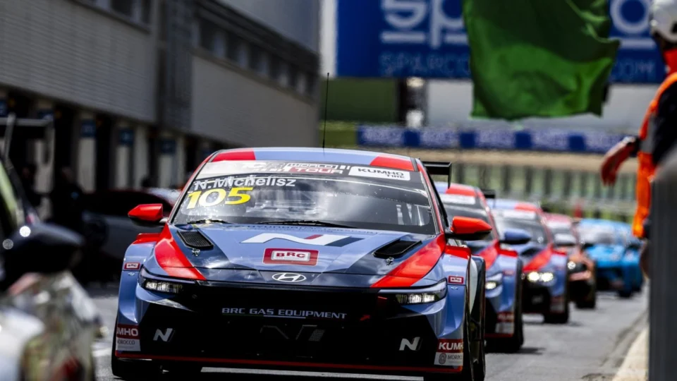 Hyundai Elantra N compete pela primeira vez no Brasil