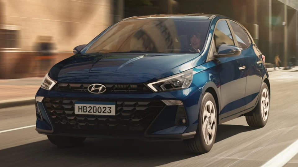 Hyundai apresenta imagens oficiais do novo HB20 2023
