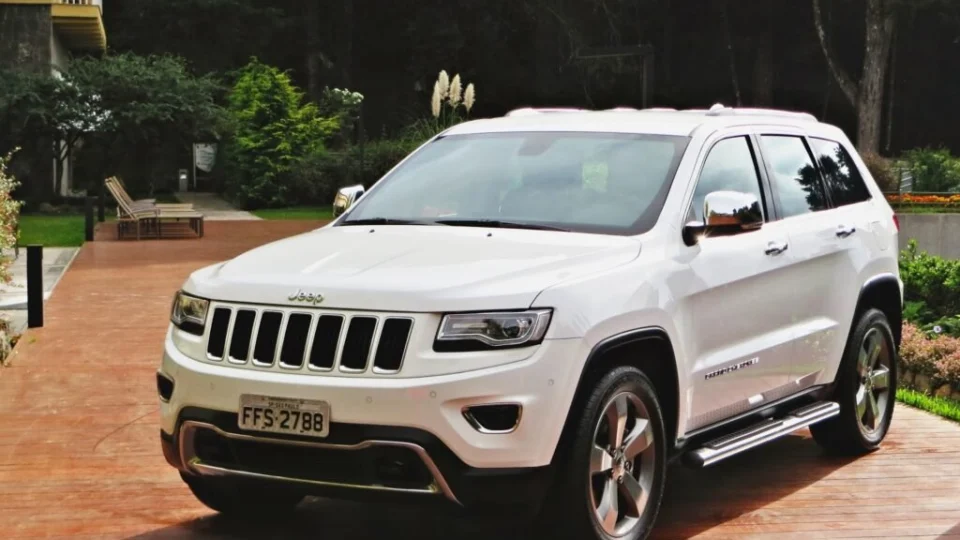 Jeep realiza recall nos modelos Grand Cherokee para reprogramação