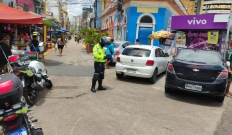 Ação de travessia segura é realizada em escola da zona Sul