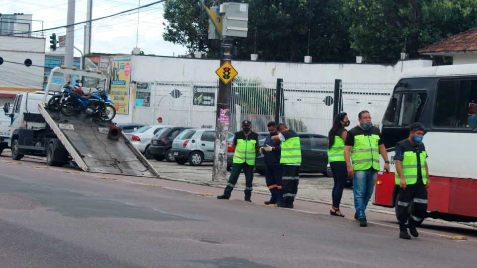 IMMU realiza operação para fiscalizar serviços de transporte no Centro