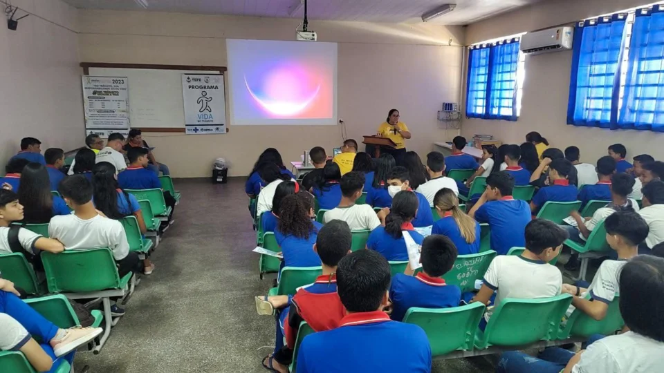 Ação do DETRAN-AM alcança 1.700 pessoas na Semana Nacional do Trânsito em Tefé 