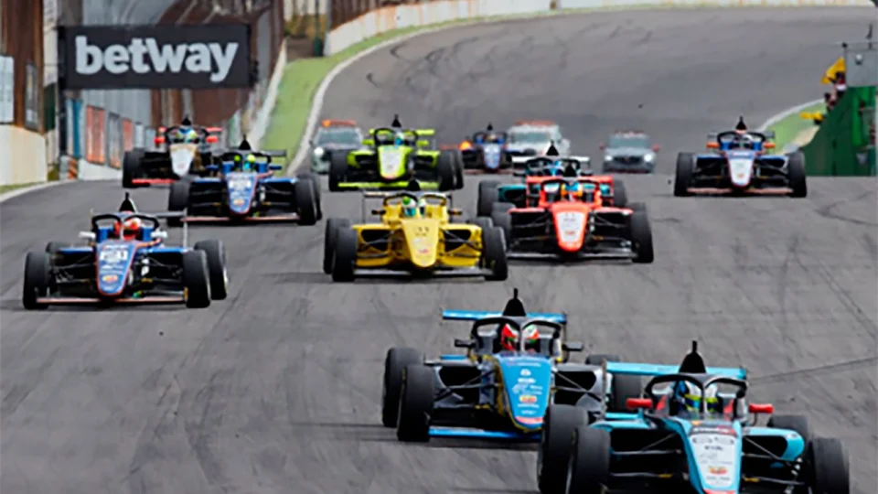 Interlagos recebe provas de oito categorias nesse final de semana