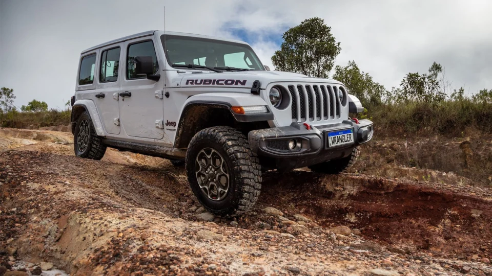 Jeep Wrangler chega com linha 2023 ao mercado