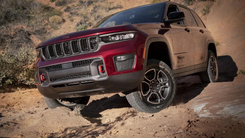 O mais luxuoso: Jeep lança novo Grand Cherokee 2022, com maior capacidade 4×4