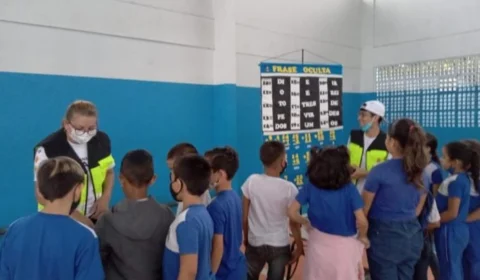 Jogos e brincadeiras educativas são levadas aos alunos de escola municipal da zona Sul