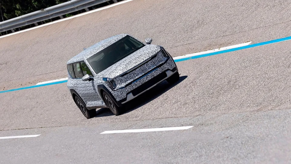 Kia EV9 passa por testes finais antes da estreia mundial em 2023