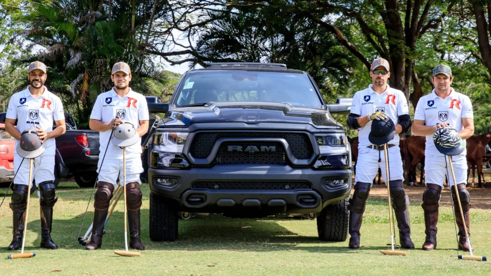 Ram estampa uniforme do time Prata Polo, em parceria com a Reserva