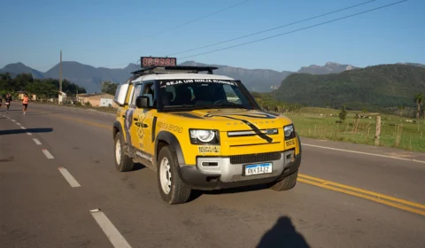 Land Rover marca presença no mundo das competições esportivas em parceria inédita com a UpHill Marathon e o XTERRA Brasil
