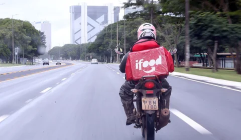 Lei sancionada cria regras de proteção para entregadores de aplicativo