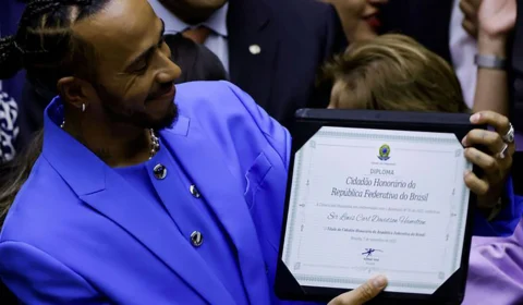 Lewis Hamilton recebe título de Cidadão Honorário Brasileiro