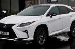 Lexus atinge vendas globais acumuladas de 2 milhões de veículos eletrificados