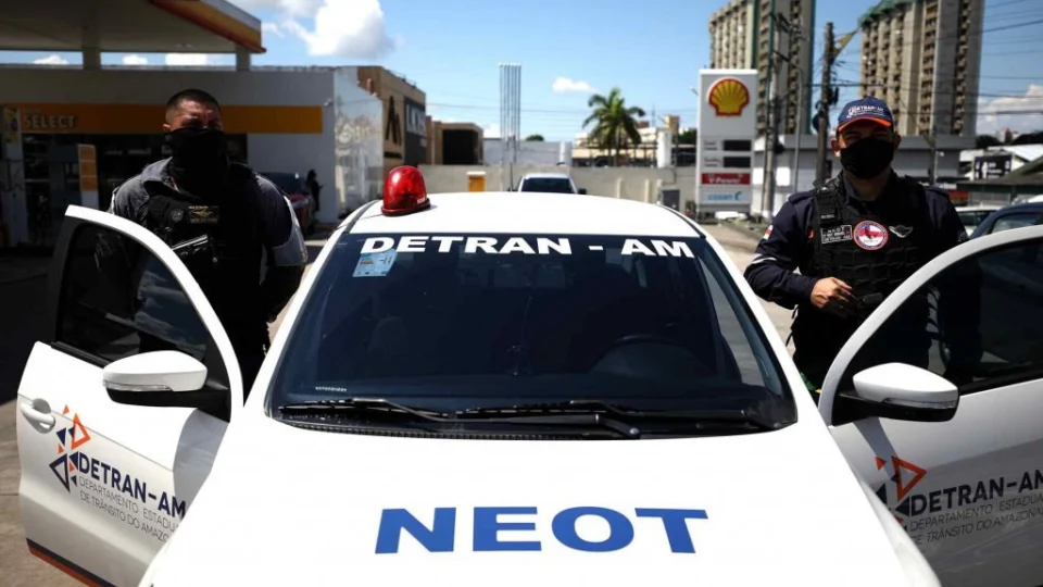 Detran-AM atua nas operações Mão de Ferro e Lei Seca e no mutirão de vacinação do Governo do Estado