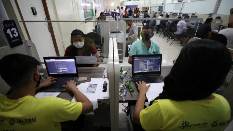 Quase 9mil faltosos prejudicam atendimento de CNH no Detran-AM