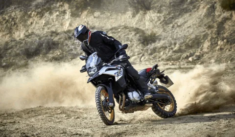 BMW Motorrad traz taxa zero para a F 850 GS e cashback em acessórios e lifestyle com a R 1250 GS e a S 1000 RR