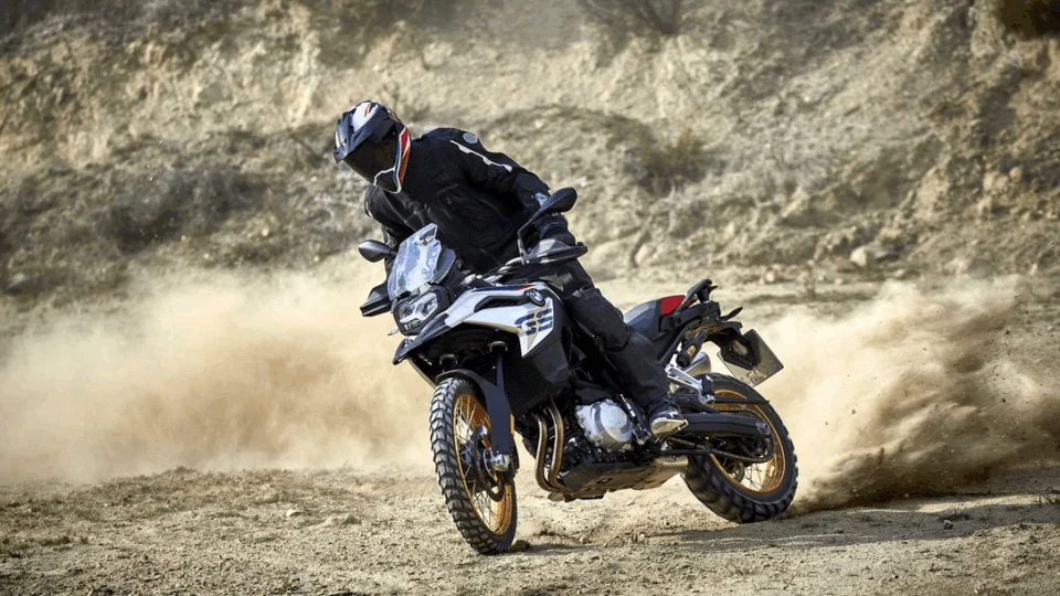 BMW Motorrad traz taxa zero para a F 850 GS e cashback em acessórios e lifestyle com a R 1250 GS e a S 1000 RR
