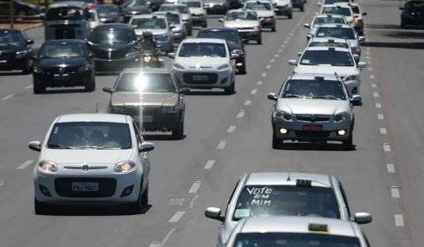 MP libera R$ 10,9 bi para auxílios a caminhoneiros e taxistas