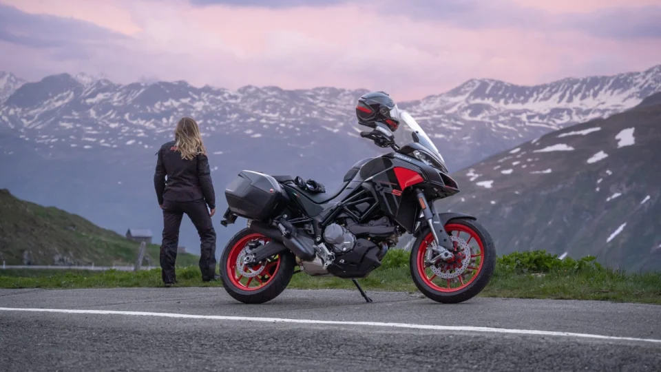 Thrilling Black & Street Grey para a Ducati Multistrada V2 S traz novo esquema de cores