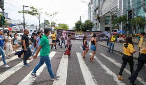 ‘Maio Amarelo’ leva campanha de conscientização para avenida de Manaus