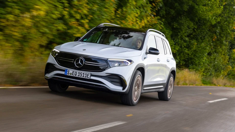 Mercedes apresenta o EQB, SUV 100% elétrico com sete lugares