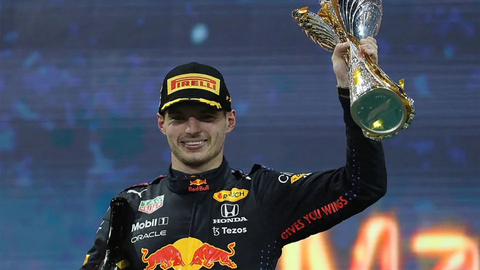 Mercedes desiste de apelação e parabeniza Verstappen por título da F1