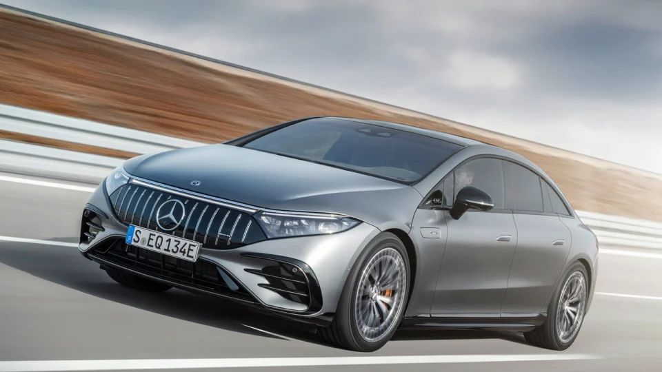 Mercedes lançará o EQS no Brasil por R$ 1,3 mi, oferecendo 658 cv e 580 km de autonomia