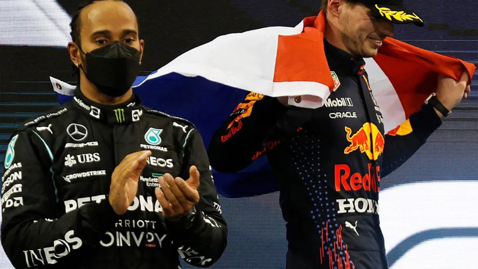 Mercedes protesta após Verstappen derrotar Hamilton na Fórmula 1