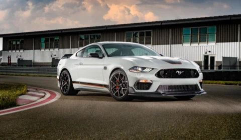 Em evento exclusivo, clientes e convidados dirigem ícones da Ford