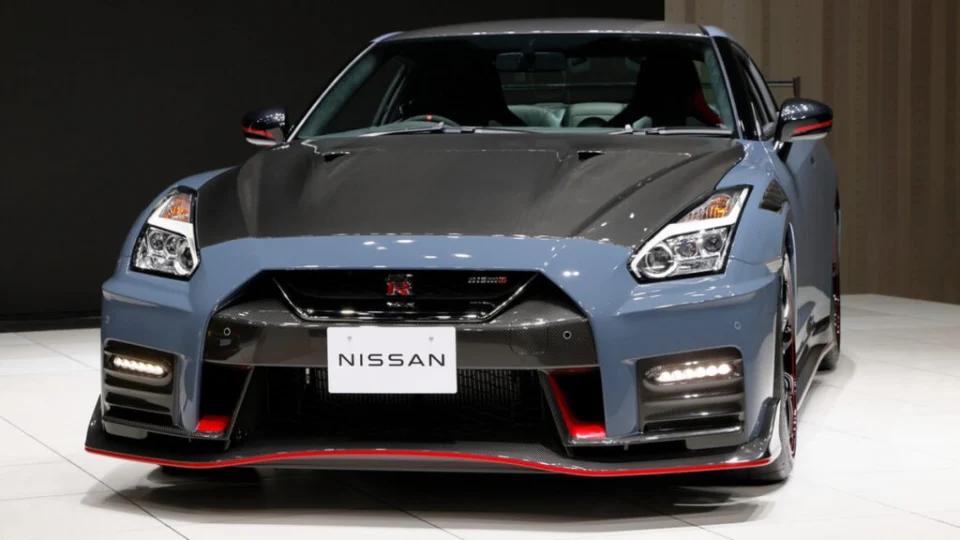 Novo Nissan GT-R NISMO é revelado no Japão