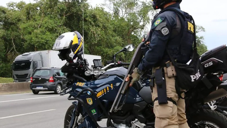Natal de 2022 teve queda de 65% no número de acidentes graves, diz PRF
