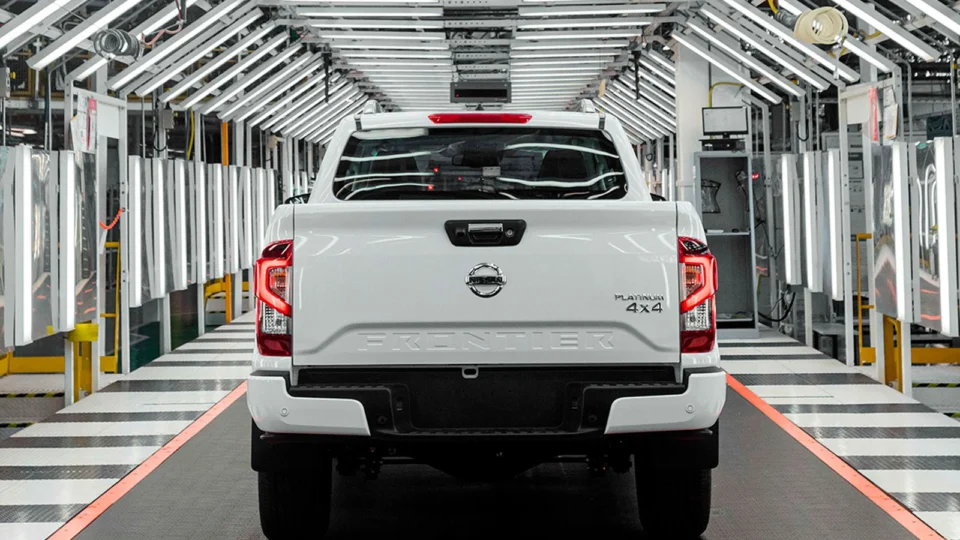 Nissan inicia segundo turno de produção para abastecer o mercado da américa latina