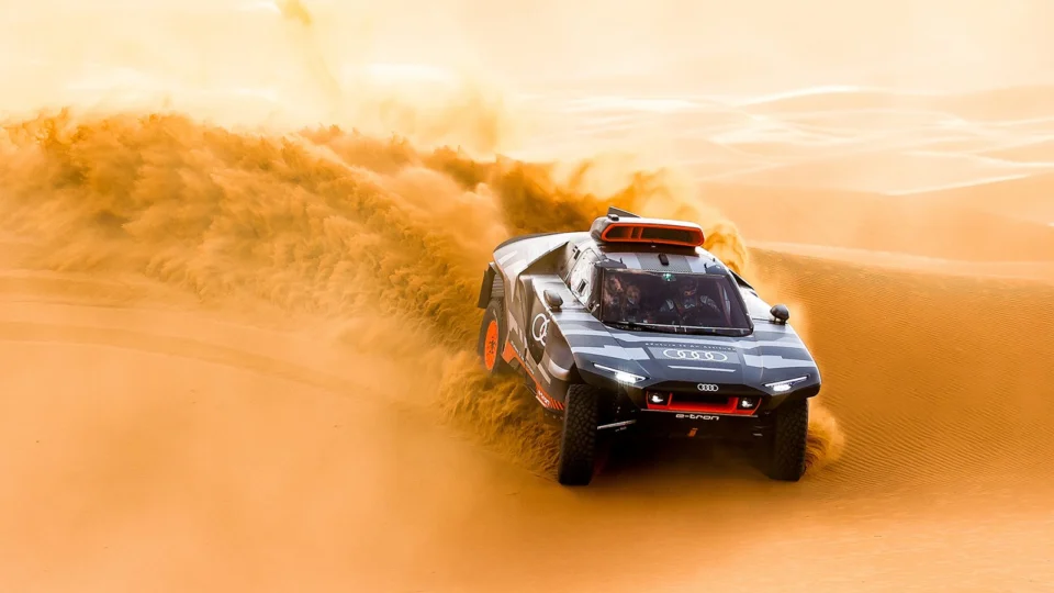 No limiar de uma nova era: Audi RS Q e-tron à frente de seu primeiro Rally Dakar