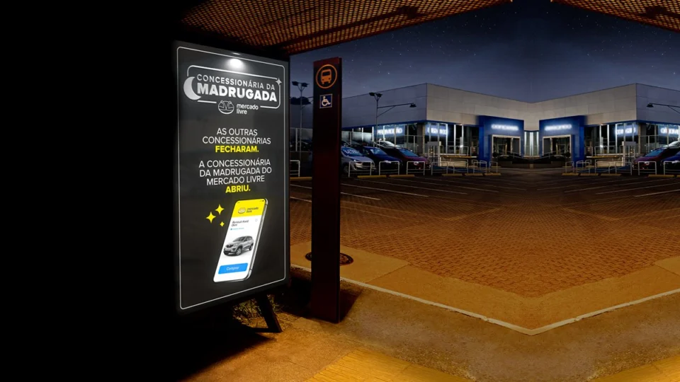 Nova Campanha do Mercado Livre reforça a conveniência de comprar um carro na plataforma através de OOHs que operam na madrugada