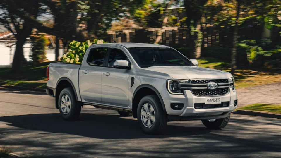Ford lança versões XL e XLS da Nova Ranger com motor 2.0L e V6 para competir com a Rampage 